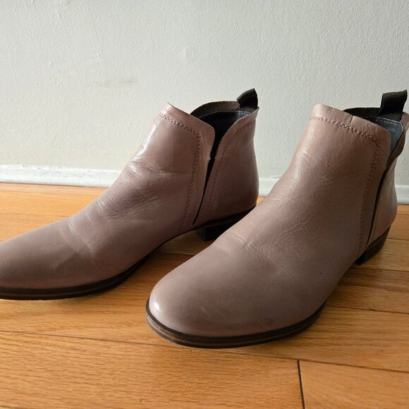 EOS Gaid Ankle Boots - Picture 3 of 6